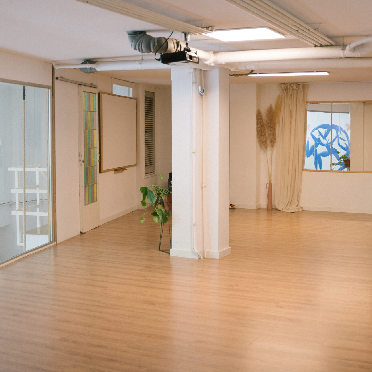 sala-pequena-casa-del-moviment